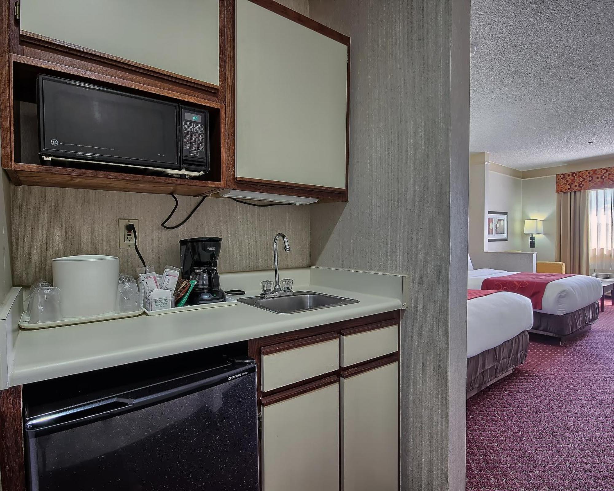 Comfort Suites Parkersburg South Mineral Wells Room photo